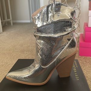 Size 10 Silver Cowgirl Boots!